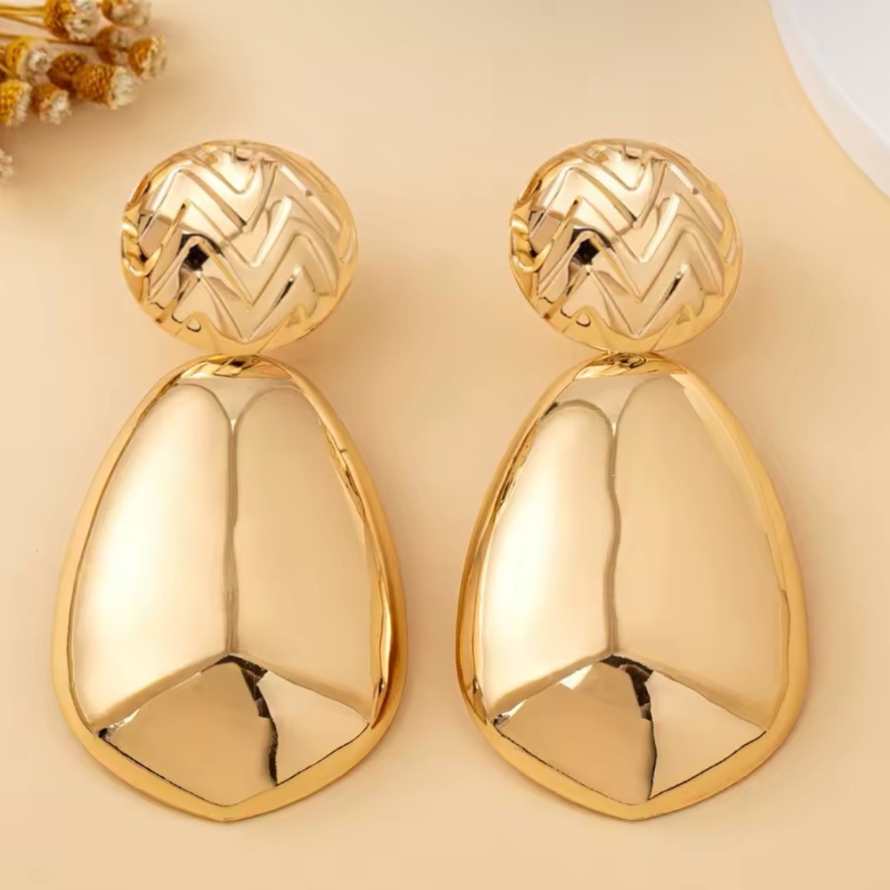 Chunky Clear Resin Stud Earrings Bold Minimalist Statement Jewelry - Picture 2 of 3
